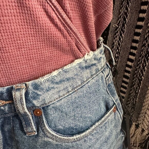 New with tags Blank NYC Distressed Denim High Waisted Cut Off Shorts - Picture 7 of 14